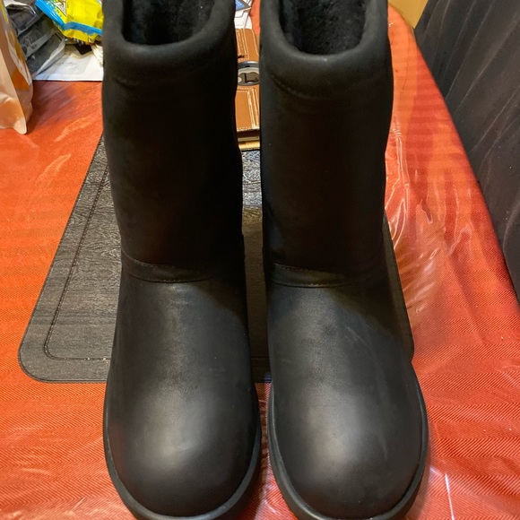 UGG WATERPROOF BLACK MIDCALF LEATHER NWOB 6 1/2 - Picture 6 of 11